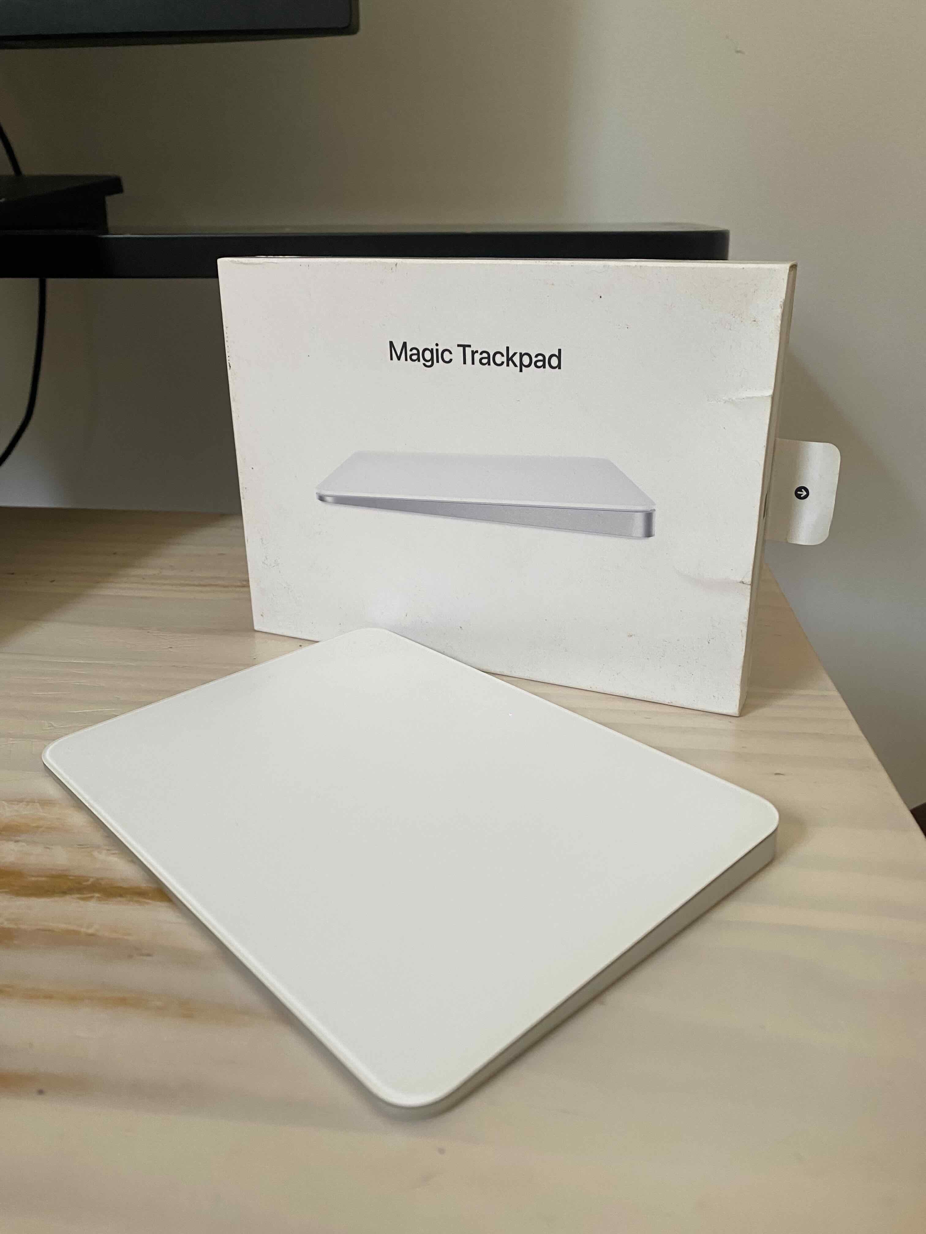 Magic Trackpad (USB‑C) – Superfície Multi-Touch branca